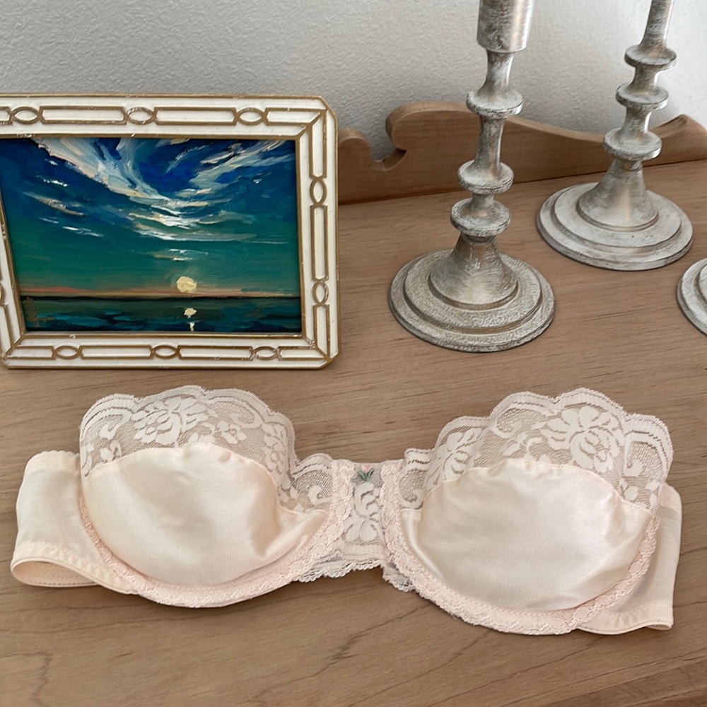 Sweet vintage strapless bra 34B